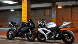 Обои с Yamaha R1 и Suzuki GSX r