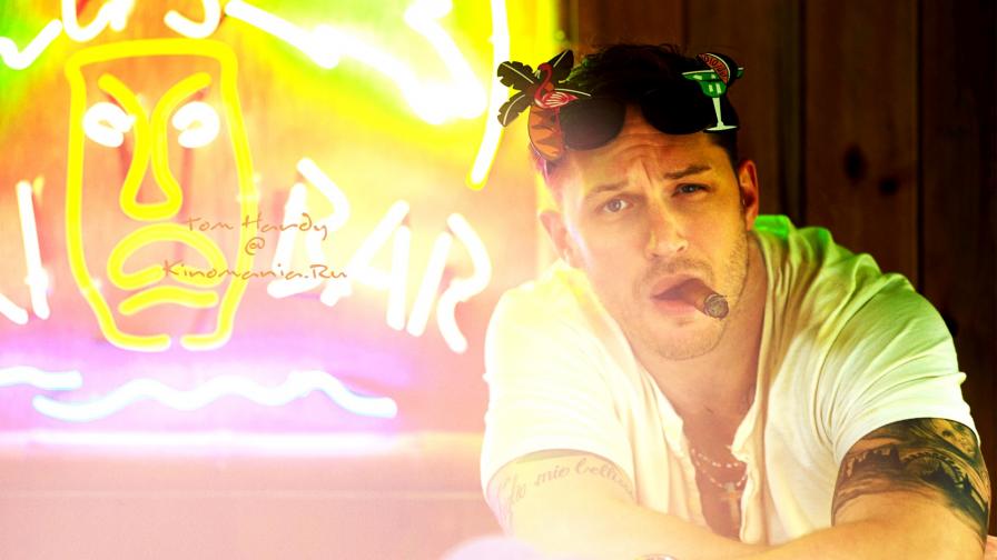 Актер Том Харди с сигарой в зубах