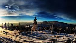 Высокие и снежные горы