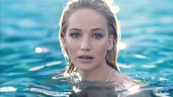 Дженнифер Лоуренс в воде картинки