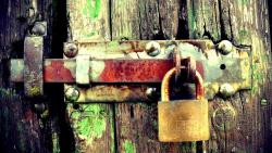 Замок на старой двери картинки для рабочего стола скачать