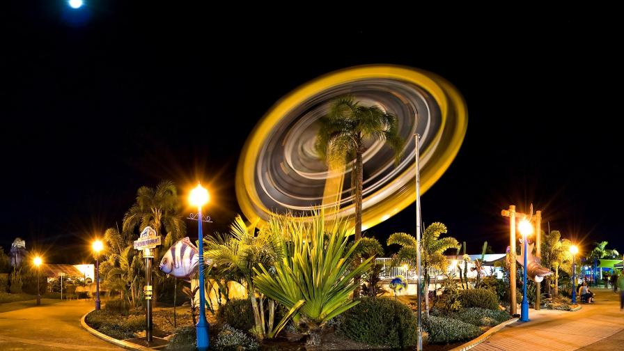 Заставка большого разрешения с большой центрифугой