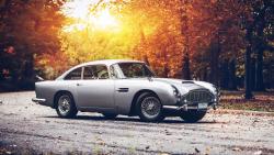 Классический автомобиль Астон Мартин ДБ5