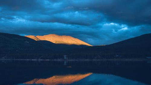 Красивое озеро закат горное озеро обои HD