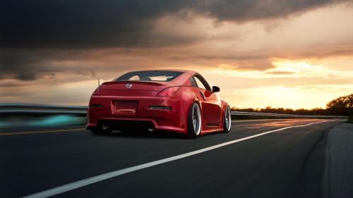 Красный Nissan 350Z на закате