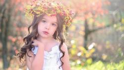 Милая девочка с цветками картинки на рабочий стол