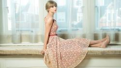 Тейлор Свифт в платье обои hd 2017