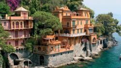 Фото города который построен на скале скачать