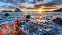 Широкоформатная обойка прекрасного расвета на берегу моря