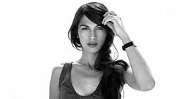 Элоди Юнг обои девушки на белом фоне