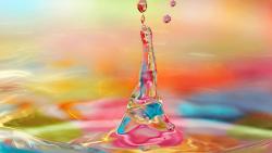 красочные капли воды